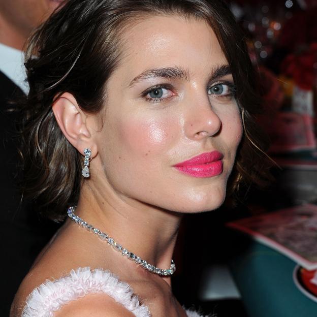 Así encontró Carlota Casiraghi el amor verdadero en el hijo millonario de la mejor amiga de su madre, Carolina de Mónaco