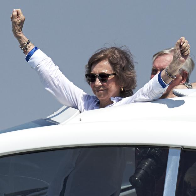 La reina Sofía tiene que estar más feliz que nunca al haber reunido a sus tres hijos, el rey Felipe, la infanta Elena y la infanta Sofía, y a sus sobrinos, en un almuerzo en Marivent.