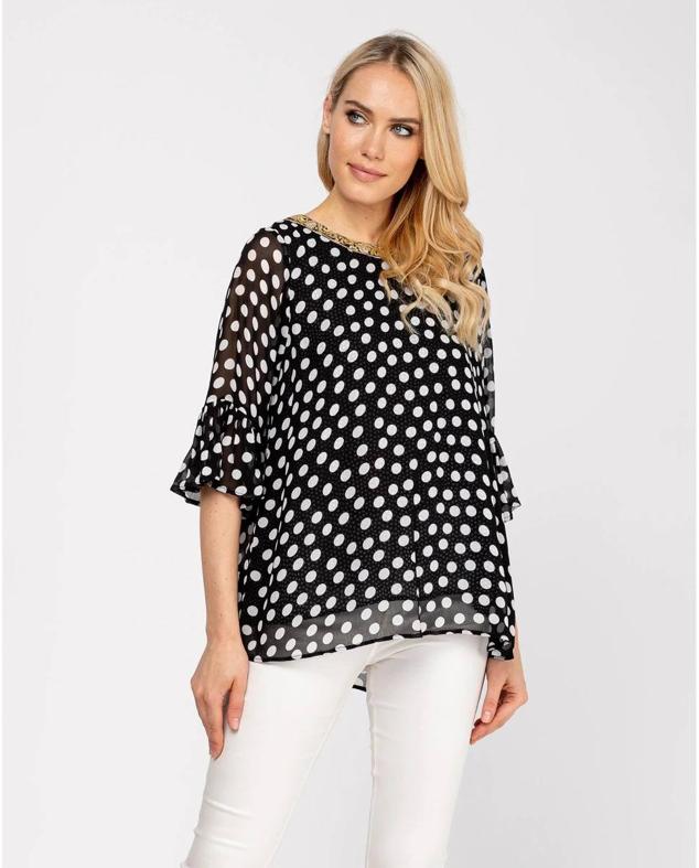 Blusas de lunares favorecedoras en rebajas: