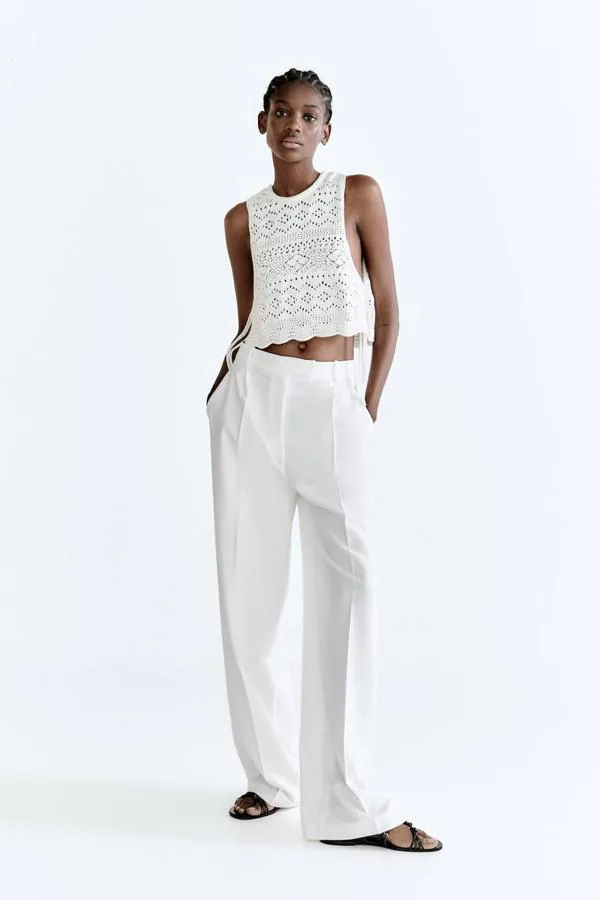 10 pantalones blancos elegantes que combinan con todo y te solucionarán los  looks de diario | Mujer Hoy