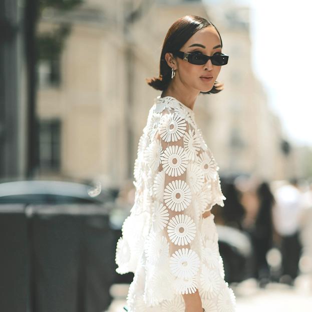 Tenemos el vestido blanco bordado más romántico y favorecedor del momento: sienta bien en todas las tallas y ya tiene lista de espera