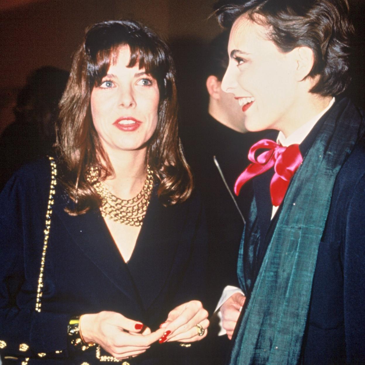 Carolina de Mónaco junto a la modelo y diseñadora Ines de la Fressange, una de sus mejores amigas. /GETTY IMAGES