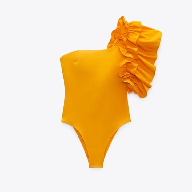 El bañador de Virginia está disponible en amarillo.