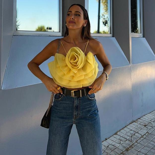 Las influencers adoran este top de Zara que vale para llevar con vaqueros o con falda