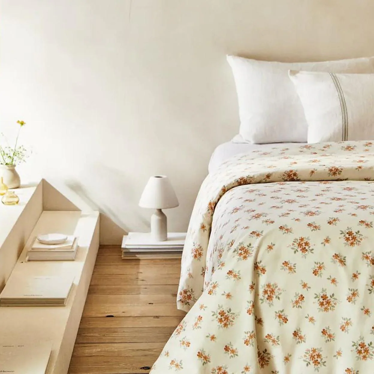 50 dormitorios pequeños con ideas de decoración para parecer mucho más  grandes