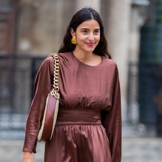 Todas las invitadas de otoño van a querer este vestido de Stradivarius que sienta fenomenal