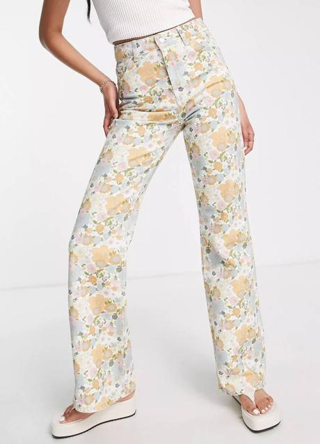 Pantalón campana con estampado de flores