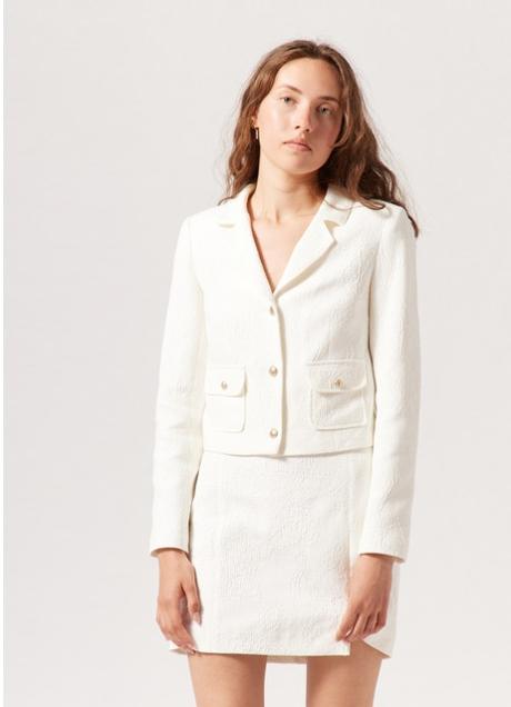 El blazer con lazos de Zara que compraron las mujeres de 50 en verano Mujer Hoy