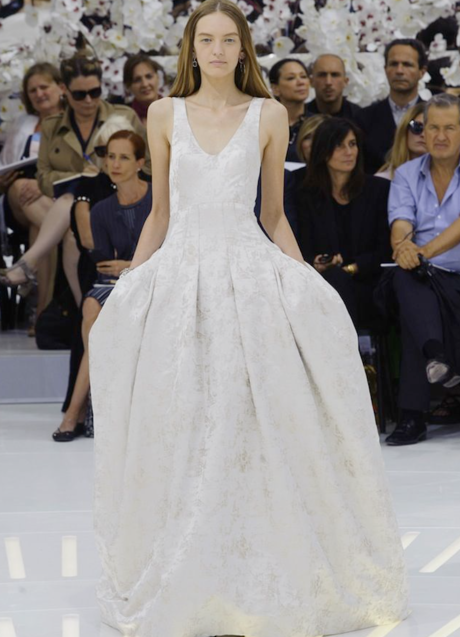 El vestido de Dior en el que se inspiró Olive Ensley para diseñar su vestido de novia rosa (FOTO: D.R.)