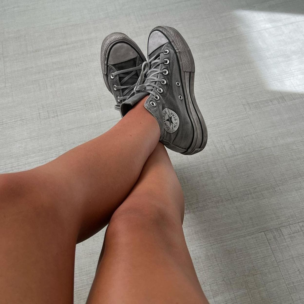 Cosquillas ley Rápido Las zapatillas nunca pasan de moda y las que ha llevado esta influencer  pegan con todo | Mujer Hoy