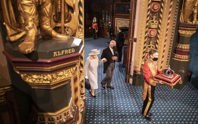 Isabel II en la apertura del Parlamento Británico