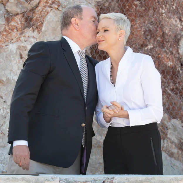 Sorpresa en Mónaco: se reactiva la historia de amor entre el príncipe Alberto y Charlène (con besos incluidos) 