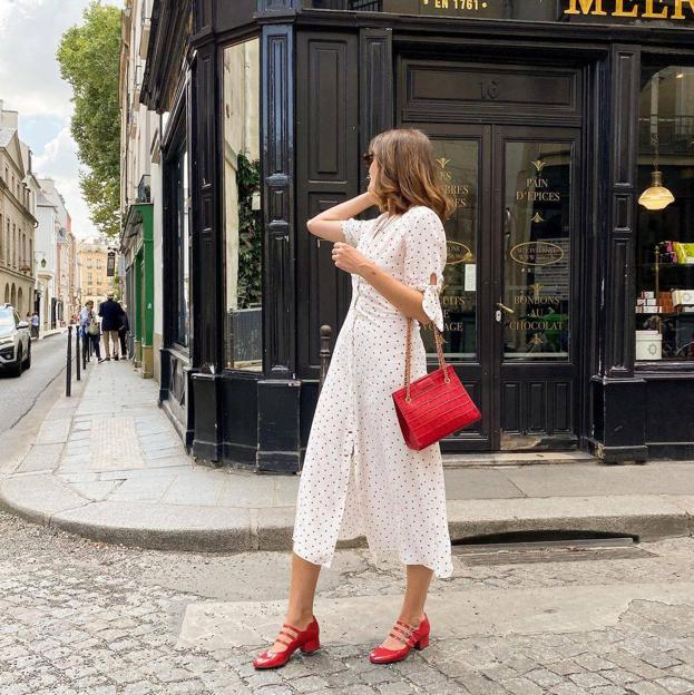 Los zapatos con hebillas que adoran las francesas porque rejuvenecen y son tendencia total este otoño