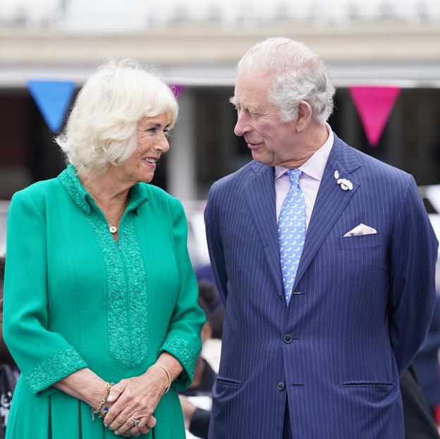 Así ha conseguido Camilla que su complicada historia de amor con Carlos III dure más de 50 años: pasión, complicidad (y humillaciones)