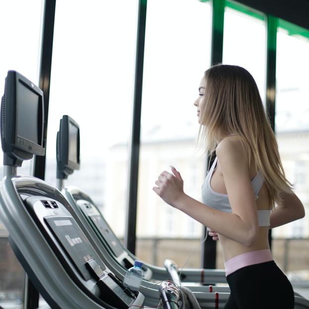 Cómo usar la cinta para correr: inclinación e intensidad para acelerar el metabolismo y adelgazar