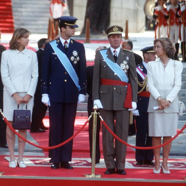 La familia real en el desfile del 12 de octubre de 1996