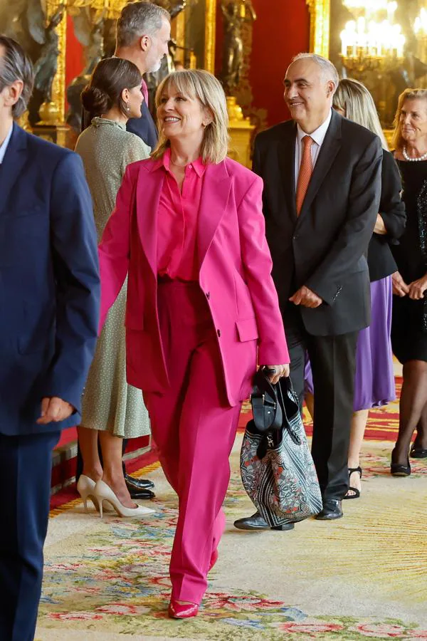 Así llevan el traje rosa de Zara las famosas de más de 50: el look  rejuvenecedor tendencia que tienes que copiar