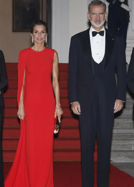 La reina Letizia y el rey Felipe en la cena de Estado. / GTRES