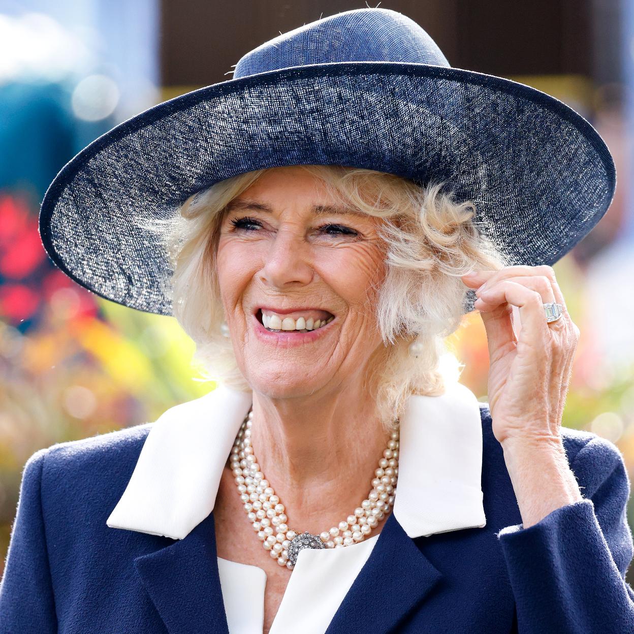 Por qué Camilla Parker Bowles se ha escapado diez días a la India sin Carlos III y en el momento más delicado para el rey