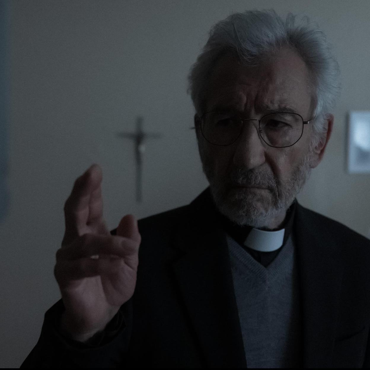 José Sacristán en un fotograma de la película '13 exorcismos'. /dr