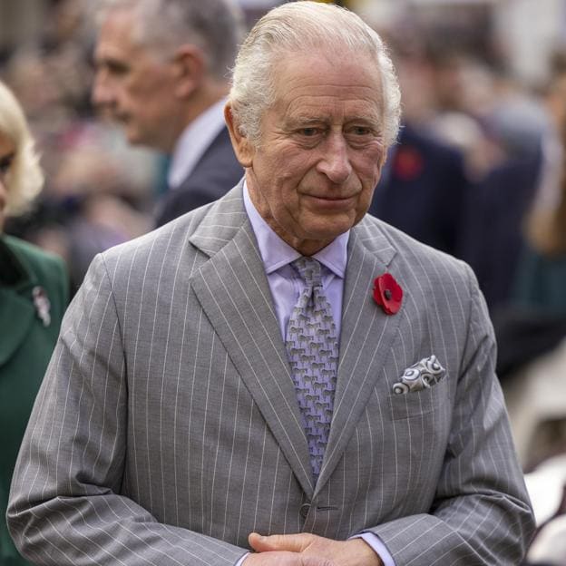 Así ha afrontado Carlos III su cumpleaños más difícil: llorando en público, enfrentado a su familia, criticado por su coronación y con Netflix recordando su humillante divorcio de Diana de Gales
