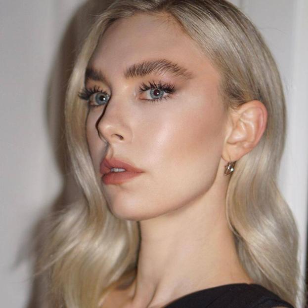 La actriz Vanessa Kirby presume de la piel perfecta y resplandeciente que puedes tener con estos sérums