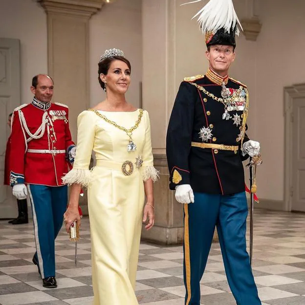 EL príncipe Joaquín y la princesa Marie han tenido que admitir que sus hijos sean degradados de príncipes de Dinamarca a condes. 