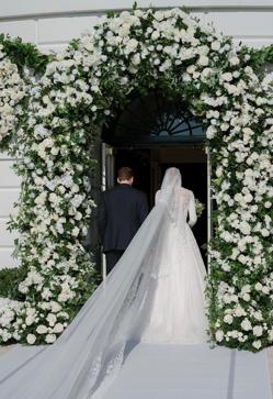Nieta de Biden se casa en una ceremonia en la Casa Blanca