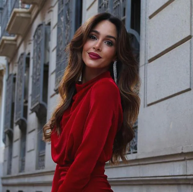 Este precioso vestido rojo de Bershka baratísimo es ya el look de Nochevieja  favorito de las influencers | Mujer Hoy