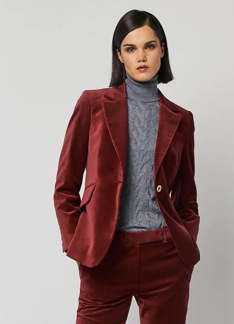 moda: Cinco chaquetas de terciopelo que dan plus de elegancia a clásicos jerséis de punto Mujer