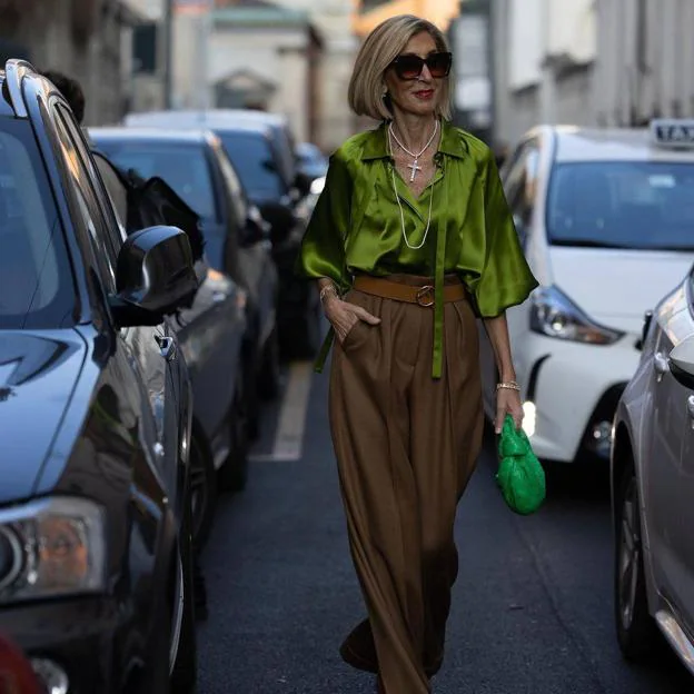 fácilmente Odio Credencial Moda: Las blusas satinadas que rejuvenecen y hacen los looks más  sofisticados a cualquier edad | Mujer Hoy