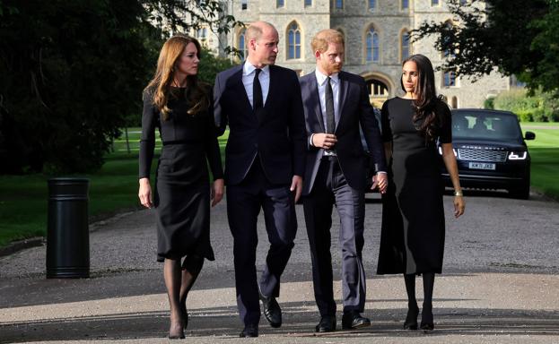 Los príncipes Guillermo y Harry, con Kate Middleton y Meghan Markle, durante los funerales de Isabel II.