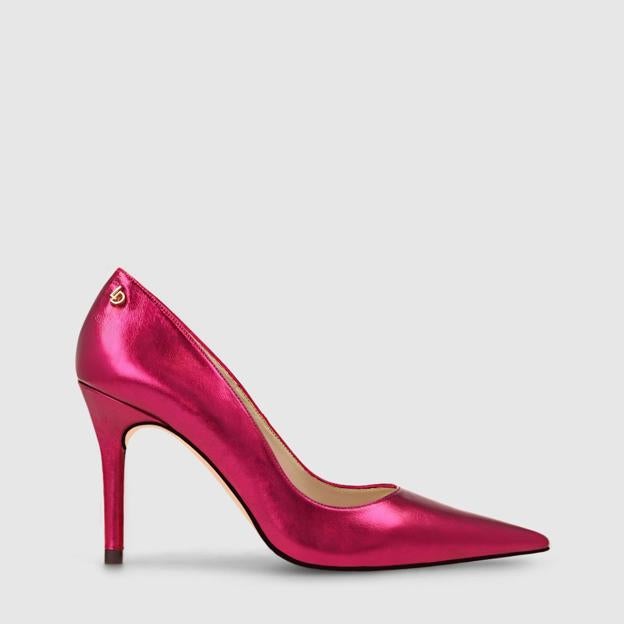 Zapatos de tacón en color fucsia de Lodi (119 euros).