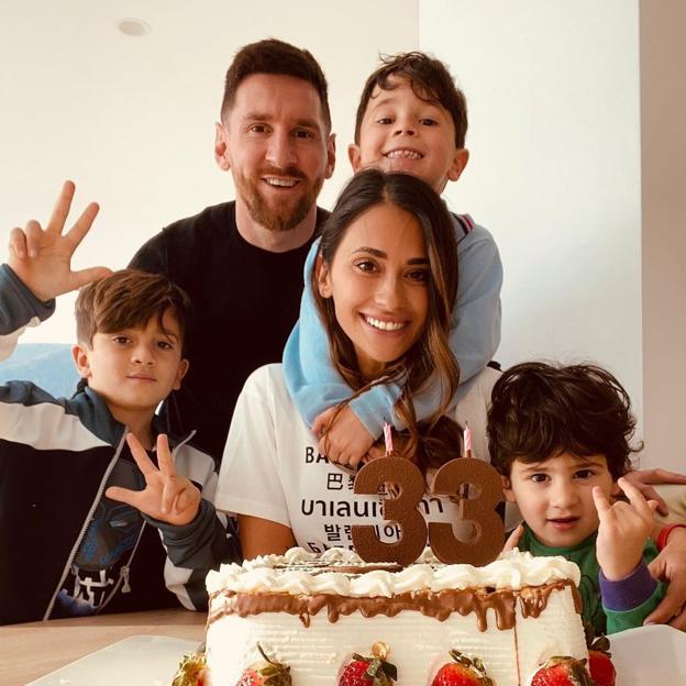 Messi y Antonela junto a sus tres hijos, Thiago, Mateo y Ciro. 