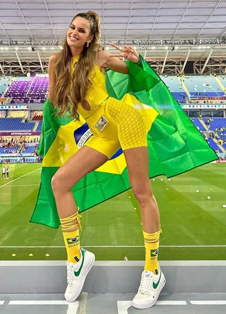 Izabel Goulart anima a Brasil con este look.