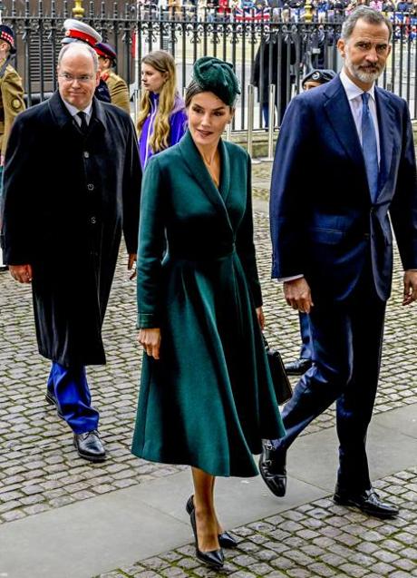 La reina Letizia con un vestido verde. / GTRES