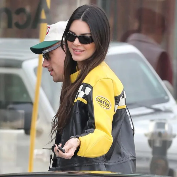 MODA: Hemos encontrado rebajada en Pull&Bear la chaqueta motera original con que arrasado Jenner | Mujer Hoy