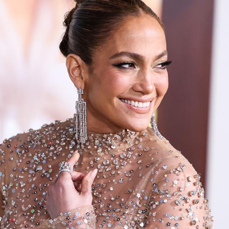 Jennifer Lopez cambia de look y vuelve al color de pelo de los 90: más oscuro, más saludable y tendencia