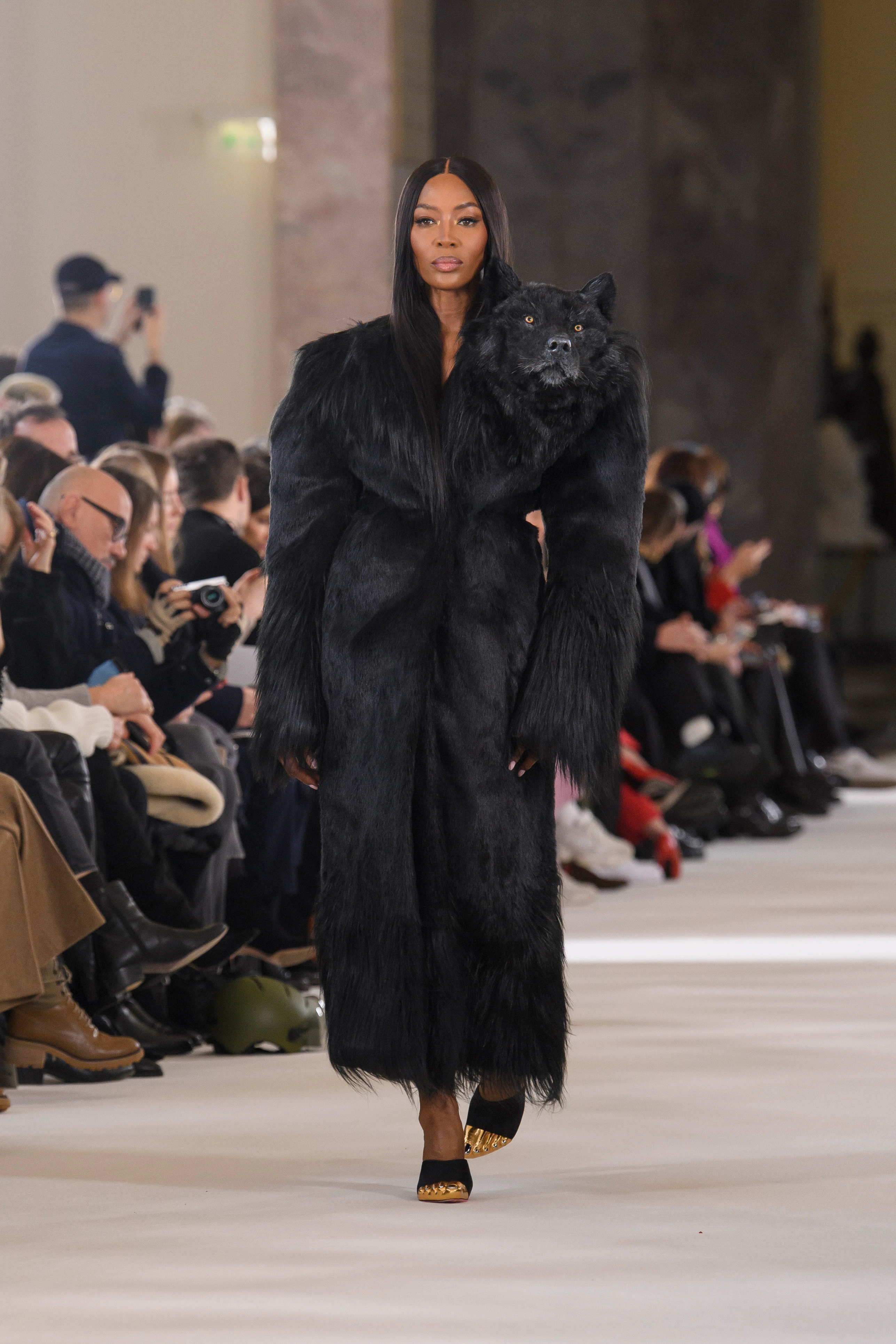 Los mejores looks de la Alta Costura de París: Naomi Campbell, de Schiaparelli