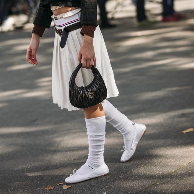 Las bailarinas cómodas favoritas del lujo llegan a Zara y Mango y confirman el regreso de la tendencia del ballet