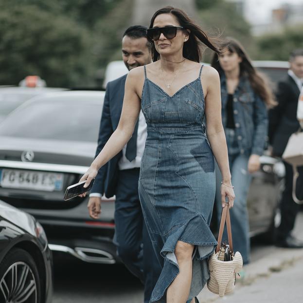 El vestido de 25 euros de Stradivarius que lo tiene todo: versátil, ponible y perfecto para unirte a la tendencia denim