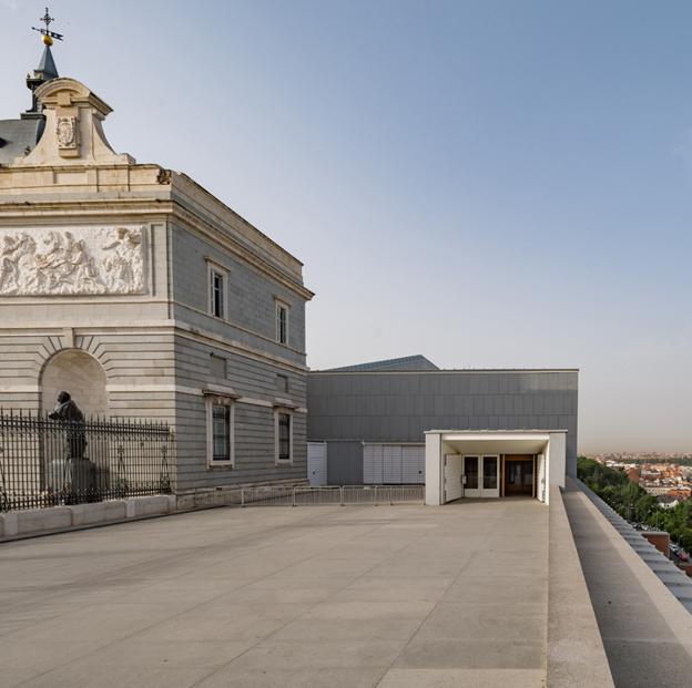 Acceso a la Galería de las Colecciones Reales desde la explanada de la Catedral de la Almudena. 