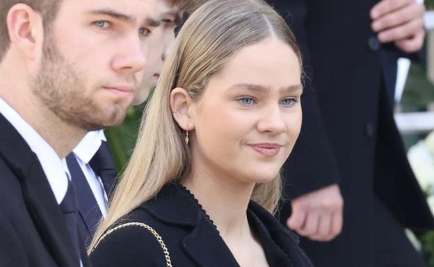 Irene Urdangarin, en el foto junto a su hermano mayor, Juan Valentín, es la que más preocupa a sus padres por sus inciertos planes laborales. 