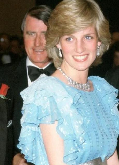 Diana de Gales junto a Carlos de Inglaterra en Sydney e 1983. Foto: @diana_de_gales