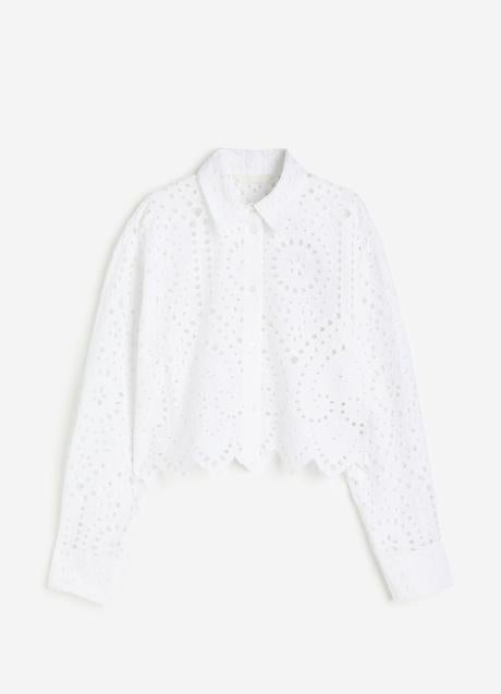 Blusa blanca calada de H&M (39,99 euros)