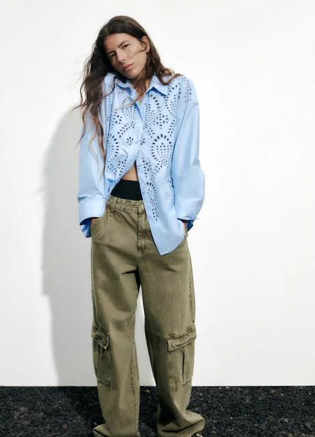 Blue shirt with embroidery from Zara (29.99 euros)