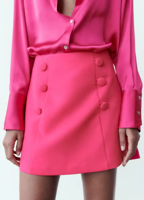 Zara pink skirt with buttons (25.99 euros)