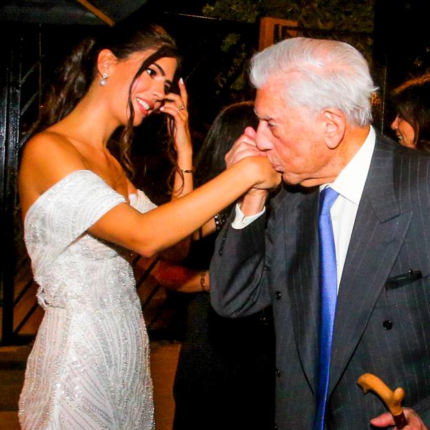 La boda de Josefina, la nieta de Mario Vargas Llosa: del vestido royal a los looks de invitada más espectaculares