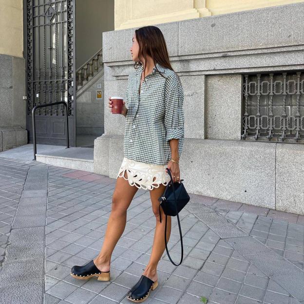 MODA: Los zuecos son el calzado cómodo chic favorito de las influencers para primavera | Mujer Hoy