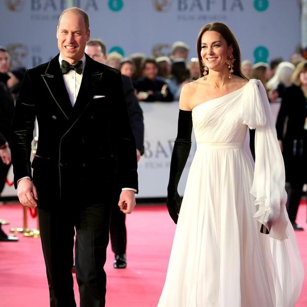 La deslumbrante aparición de Kate Middleton y Guillermo de Gales en la última gala de los premios Bafta. 